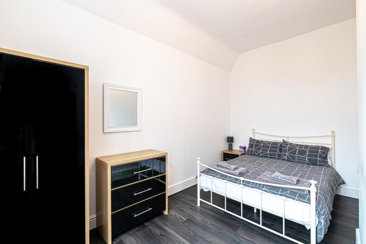 Two Bedroom Holiday Apartment Colwyn Bay Buitenkant foto