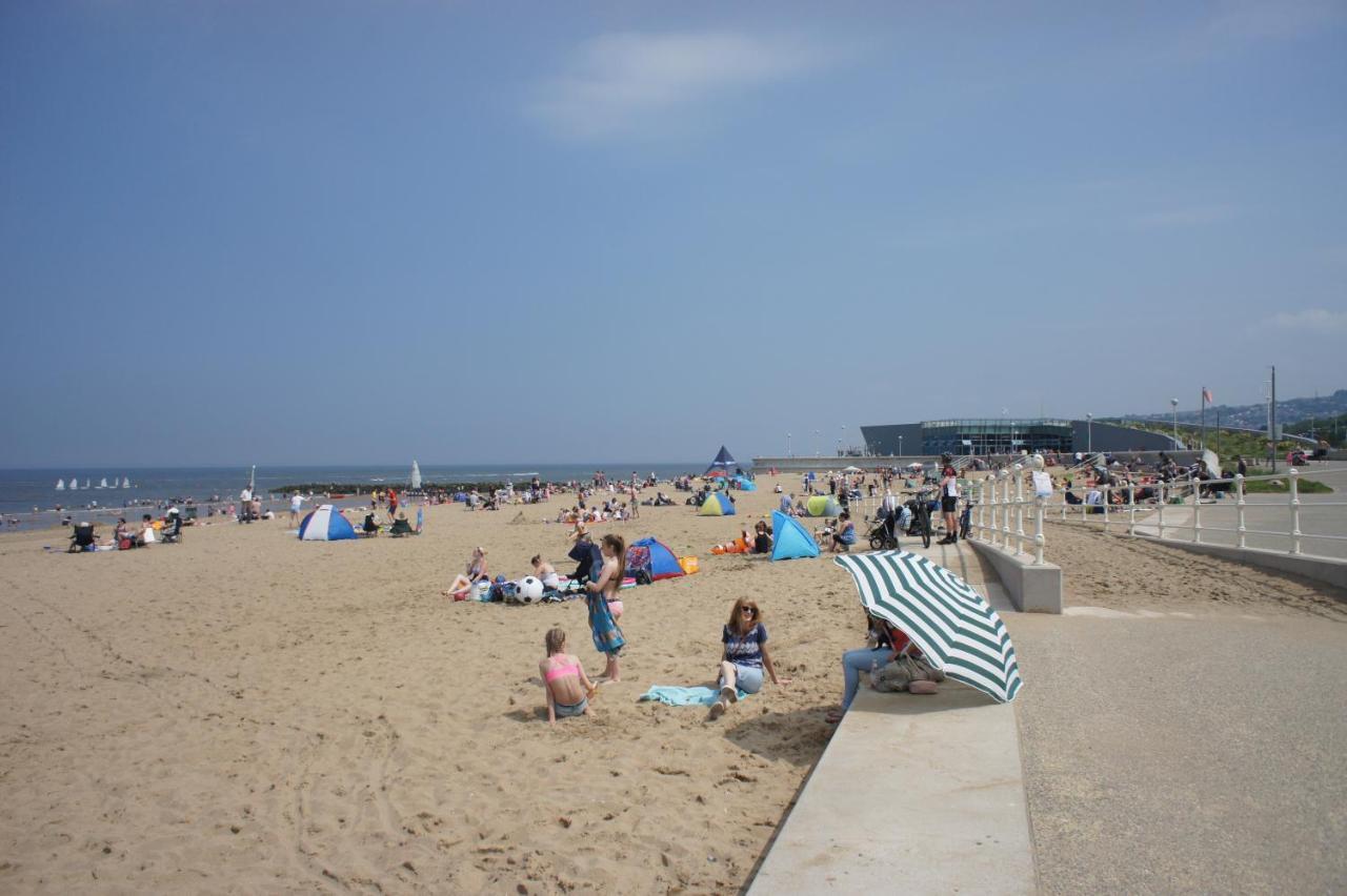 Two Bedroom Holiday Apartment Colwyn Bay Buitenkant foto